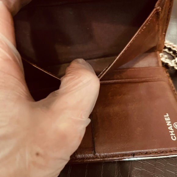 Chanel mirror bifold wallet on chain - Picture 8 of 15